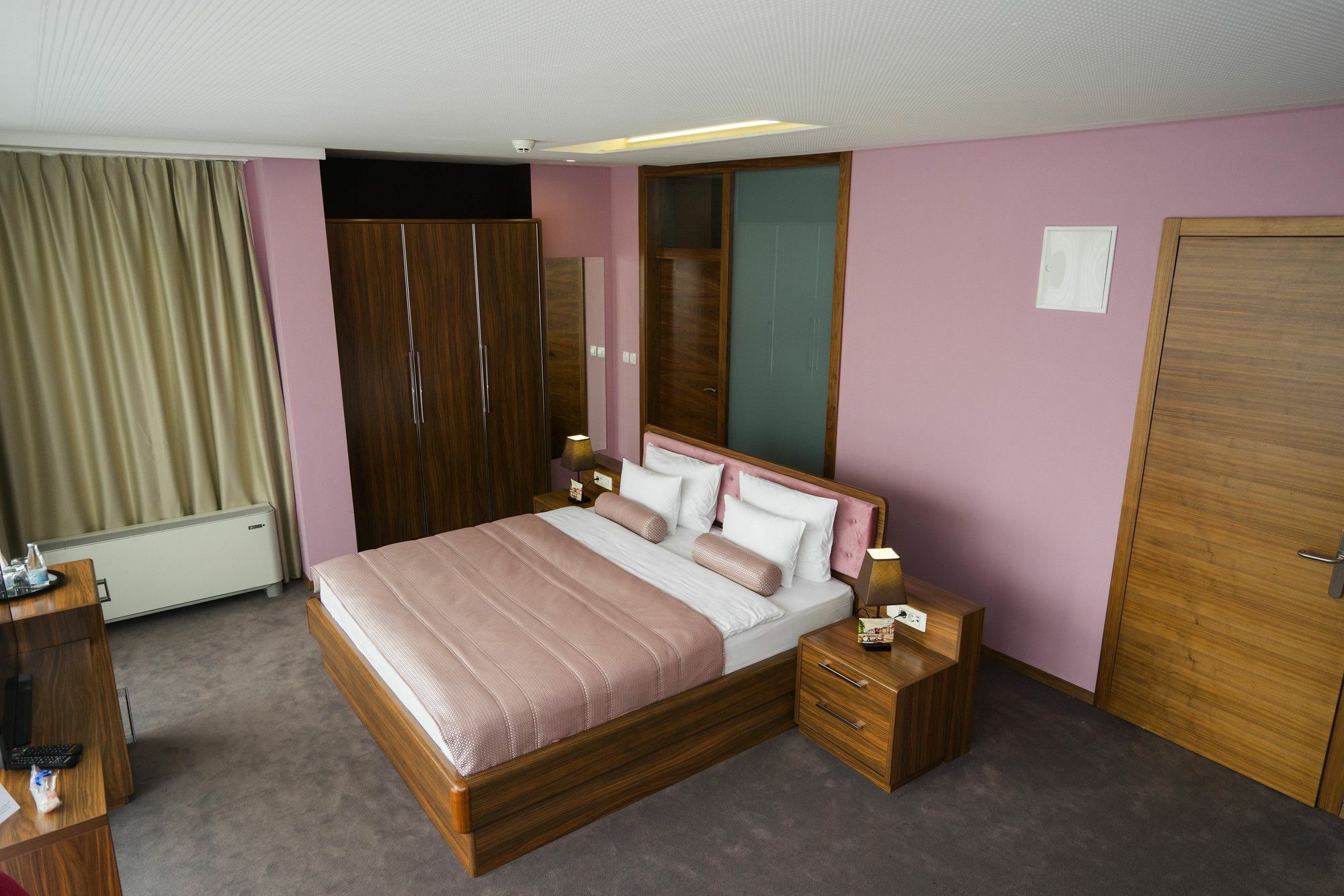 Royal Gold 3*